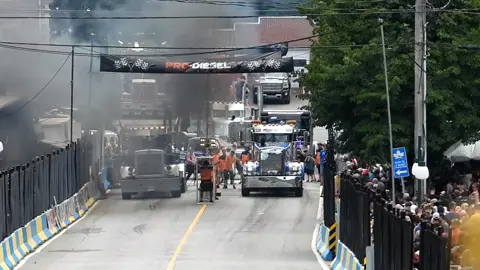 accélération de st-joseph de Beauce 2024 #micheldenomme vs #sylvainnoel #racetruck #dieselpower #catpower #cumminspower #stjosephdebeauce 
