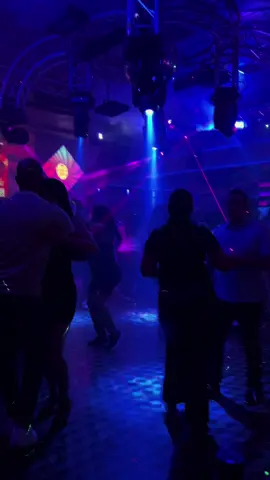 #gus✌️🎵salsa #fpy #guaguancodeladios #robertoroena #apollosound #juanpachanga #viejoteca #discoteca #domingo #salsa #viralvideo #viraltiktok #parati #seguidores #amor #Love #paraelmundo #salsero #latino #valle #palmira #colombia #bailar #salsacaleña #golpe #luces #noche #estadosparawhatsapp #2024 