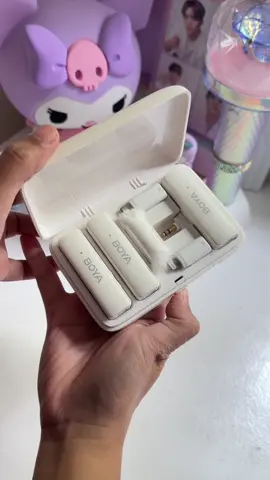 who loves whitee?? 🤍🙋🏻 wait till the end 👀 BOYA Multi-Compatible 2.4GHz Dual-Channel Wireless Microphone System #boya #boyalink #boyamic #wirelessmic #whitemicrophone #whiteaesthetic #whitesetup #whitedesksetup #phonycore 