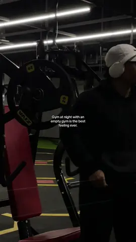 Gym at night. right? #gym #GymTok 