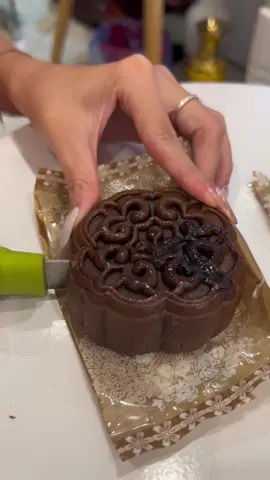 Lava nhà tuii chảy cở nàyyyy  #foodtiktok #banhtrungthu #lava #chocolate #cake 