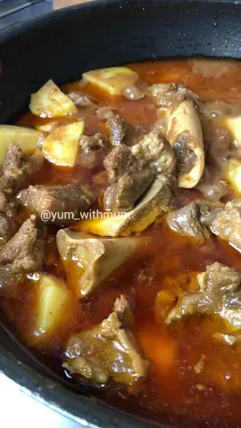 Aaloo Gosht ( Meat w/ potatoes) #AlooGosht #PakistaniFood #DesiFood #HomeCooked #FoodLovers #FoodPorn #CurryLovers #yummy #TraditionalFood #SpicyFood #ForYou #Fyp 