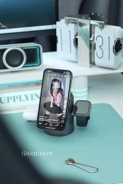 A 3-in-1 wireless charger that you can unzip，No matter where you are in that position, it makes it easy for you to see your phone screen.

I All Products Link's in Bio or Go Search :bgoodshops.com 
You Find These Products  

#iphone #airpods #applewatch #wirelesscharger #portablecharger #magsafe #tech #fyp #goussve