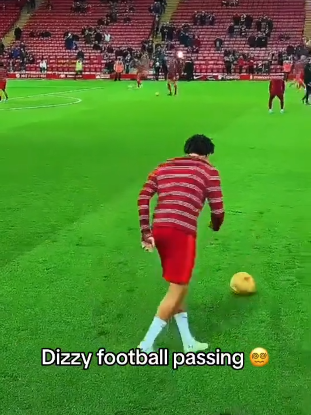 Dizzy football passing 😵‍💫 (🎥 - IG/@jackgant1) #90min #dizzyfootballchallenge #footballtiktok2024