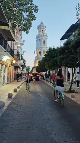 Acompáñanos a saborear un trocito de República Dominicana 🇩🇴 Santo Domingo cautiva desde el momento que la pisas. En bicicleta, a pie, como tú quieras, pero siempre con los mejores tours 💜 #LlenaTuViaje #Civitatis #SantoDomingo #RepublicaDominicana #SaboreaElParaiso #SaboreaRD #beautiful #travel #viajar 