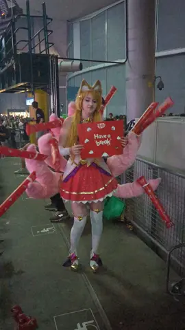 this is how ahri cheered for her team last night @G2 Esports  @League of Legends #ahri #ahricosplay #lec #lecfinals #kitkat #starguardian #starguardianahri @KITKAT Gaming 