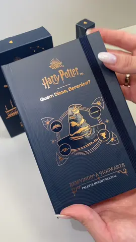 Lançando ciclo 13 de @oboticario  Apresento a nova Palette multifuncional  Com sombras mattes, cintilantes, brilhosas  Conta também com blushs e iluminadores  E tudo com muita pigmentação!  #palette #harrypotter #qdb #lancamento @Quem Disse, Berenice? @Harry Potter 