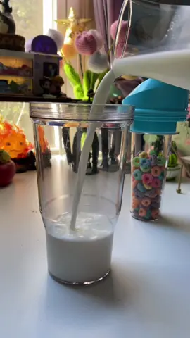 As someone who cant stand soggy cereal this cup is perfect! Especially if you’ve got somewhere to get to but still want cereal for breakfast this is super easy to just fill and go!#cereal #breakfast #crunchcup #foryoupage #fyp #foryou #food #morningroutine #creatorsearchinsights 