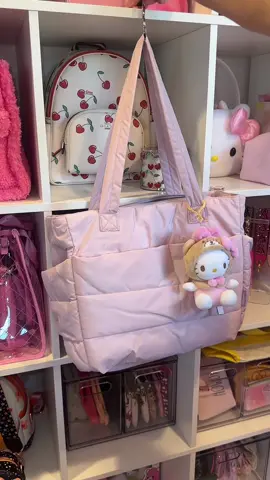 Pink, Puffy, Perfect — your new everyday essential tote! 💕✨ #bagsmart #pinkpuffertote #baggoals #lightasair #chicandfunctional #styleonthego #puffyperfection #everydayessentials #waterproofwonder #FashionForward #totebaglove 