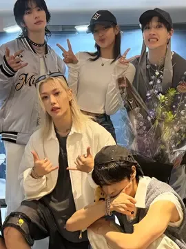 lisa with stray kids #lisa #blackpink 