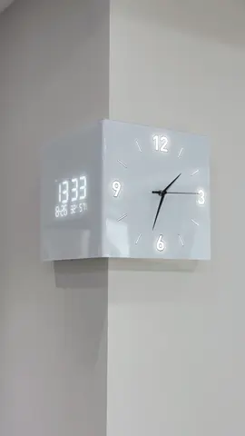 A clock that can be hung on the corner#decorativepainting #homedecor #deroration #clock #corner #acrylic 