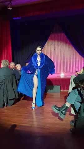 is anyone else feeling a little blue today? 💙 #burlesque #burlesquedancer #showgirl 