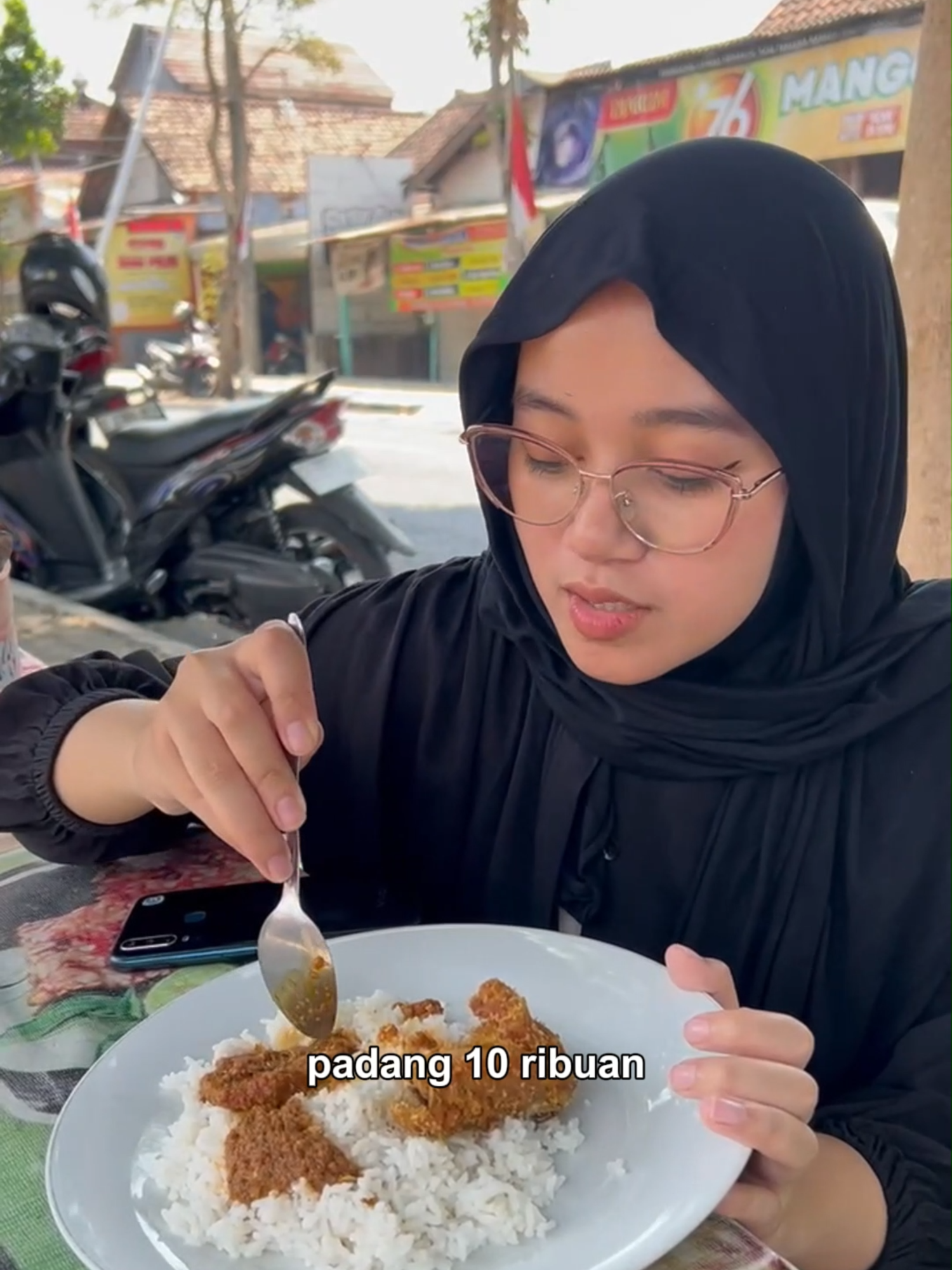 Nasi Padang 10 RIBUU??🥹 Rasa nasi padang gerobak ndak kalah sama yg di resto😍✨ #borong #review #nasipadang #umkm #gerobak #pedagang #fyp #foryoupage #viral #berbagi #sedekah #jumatberkah