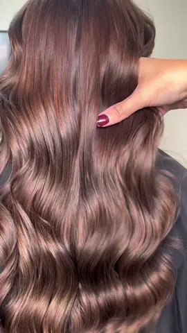 Gloss with Bacó Color Glaze! 🩷 #kaaral #kaaraladdicted #hair #trending #hairtrends #beautyhacks #SustainableBeauty #hairtutorial #hairtransformation #transition #kaaralprofessional #hairstylistsoftiktok #HairTok #BeautyTok #madeinitaly🇮🇹 