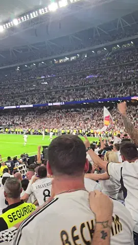 CELEBRACION DEL PRIMER GOL DE #mbappe CON EL @Real Madrid C.F. EN EL PARTIDO DE LA TEMPORADA 24/25 FRENTE AL @Real Betis Balompié DE LA @LALIGA EN EL @nuevobernabeu 01-09-2024 #bernabeu #liga #realmadridfc #realmadridfans #vinicius #rodrygo #mbappe #carvajal #courtois #valverde #frangarcia #ardaguler #militao #rudiger #tchouameni #brahimdiaz #courtois #mendy  #florentinoperez #viralvideo #viraltiktok #viral #parati #futbol 