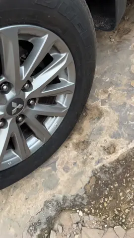 Combien peut supporter vos pneus #nabyautotech #nabyauto #pourtoi #parkingwakeurnaby #foryou #pourtoii #foryoupage #astuce #viral #senegalaise_tik_tok #automobile #conseil #automotive #conseilstiktok #prt #options #voiture #frypgシ #foryou 