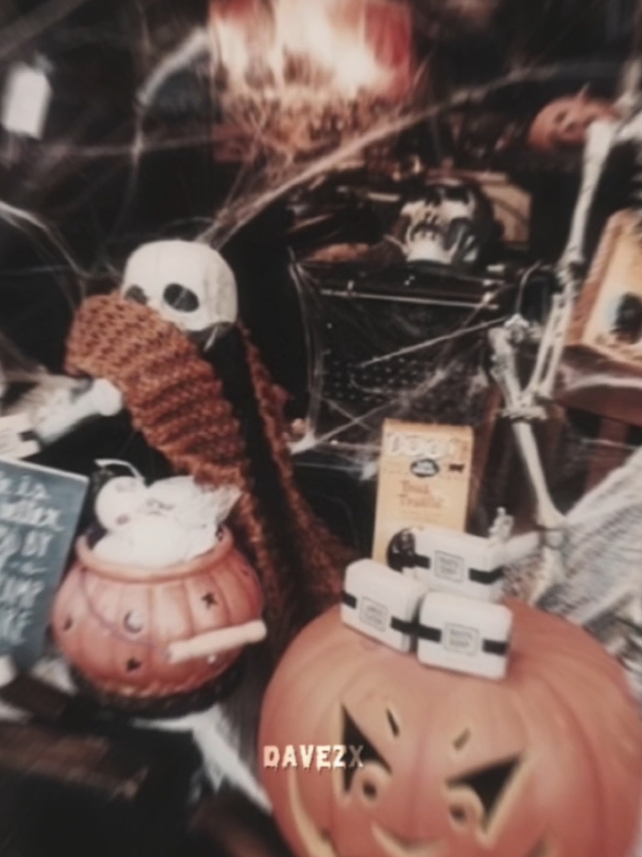 spooky season is here🍁🎃 #halloween #halloweenedit #fall #spookyseason #davezx #foryou  ac: @slvreaudios 