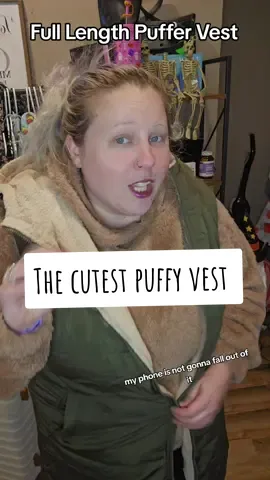 Guys I'm obsessed with this vest from @PrettyGarden !! I cabt stand wearing clothes that restrict me or are too tight. Wearing a full puffy coat to drive makes me bonkers so I decided this year I was gonna do puffy but without the sleeves so I can still move around without being cold. What do you guys think!? #fall2024clothing #fashionfall2024 #puffyvest #prettygarden #winter2024 #wintervest #puffervest 