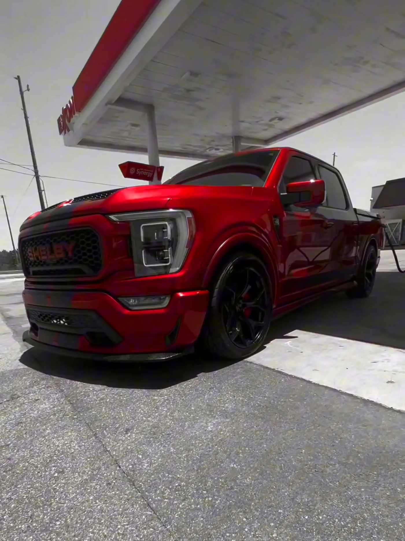 Your dream truck is here. 🌹 @f150shelby #dallasfsp #Shelby #ShelbyAmerican #ShelbyTrucks #14thgen #coyotev8 #coyote #5oh #Fordtrucks #supercharged #V8 