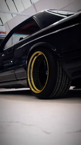 Guess the car 👀 #fyp #foryou #foryoupage #mercedes #oldschool #classic #oldcars #mafia #rbforged #airsuspension 