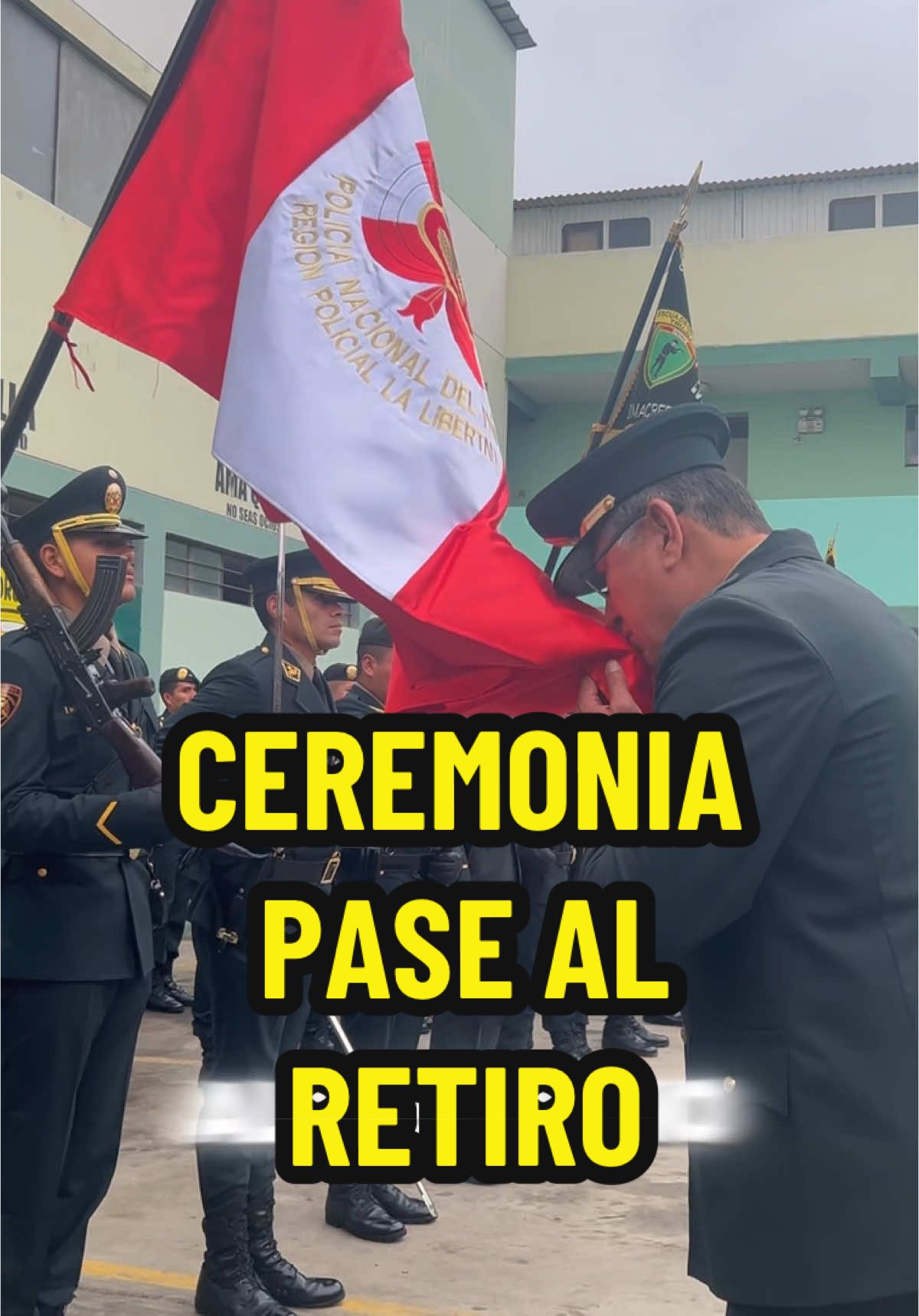 🚔👮‍♂️🚨| Tras cumplir 40 años de servicio a la nación, el SS. PNP Óscar Ruiz Tello, el SB. PNP Hugo Manosalva Sánchez y el ST1 PNP Máximo Sandoval Dioses, pasaron a la situación de retiro en una emotiva ceremonia realizada en el Patio de Honor del Escuadrón Verde. #policianacionaldelperú #paratiiiiiiiiiiiiiiiiiiiiiiiiiiiiiii #retiro #fyp #foryoupageofficiall #viral 