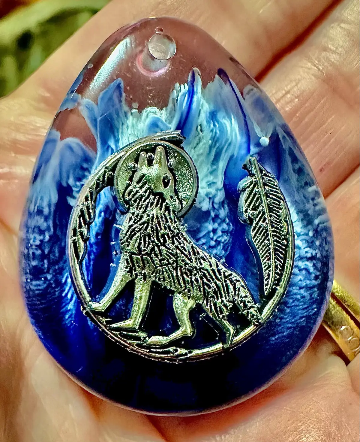 So, tonight’s batch is only around 20% charm inclusion. And the rest will demold tomorrow. But I HAD to share these NOW. A trade stall colleague proposed the wolf idea. I LOVE it 🐾🐾🐾🐾 A couple are too big for jewellery. But keyrings and fridge magnets will be amazing.  The huge charm was too thick to easily remove the ring loop, but these were a test. I can dremmel them off. 