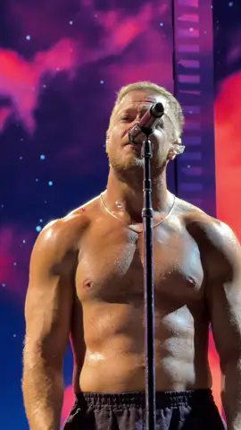 Trust me darling 🎶 #imaginedragons #danreynolds #loom #tour #concert #imaginedragonslive 