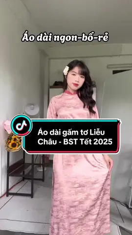 Áo Dài Mỹ An gửi đến các nàng thơ mẫu áo dài gấm tơ Liễu Châu. Mẫu áo dài tôn da có thể mặc các dịp như đi lễ đi chơi, đi tiệc . Còn chần chừ gì mà không tậu về các nàng ơi <3 #aodaimyan #aodai #aodaivietnam #aodaitet #tet2025 #aodaicachtan #aodaitruyenthong #aodaigam #xuhuong #viral #xuhuongtiktok #trending #trendingvideo #aodaitrungthu #foryou #foryoupage #thuhanoi #aodaicuoi #aodaigiaovien #aodaixua #digiuatroirucro #puchai 