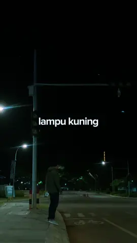 jangan lupa pake rem nya👋🏻 #fypシ゚viral #juicyluicy #lampukuning #overthinking #xyzbca #sadvibes 