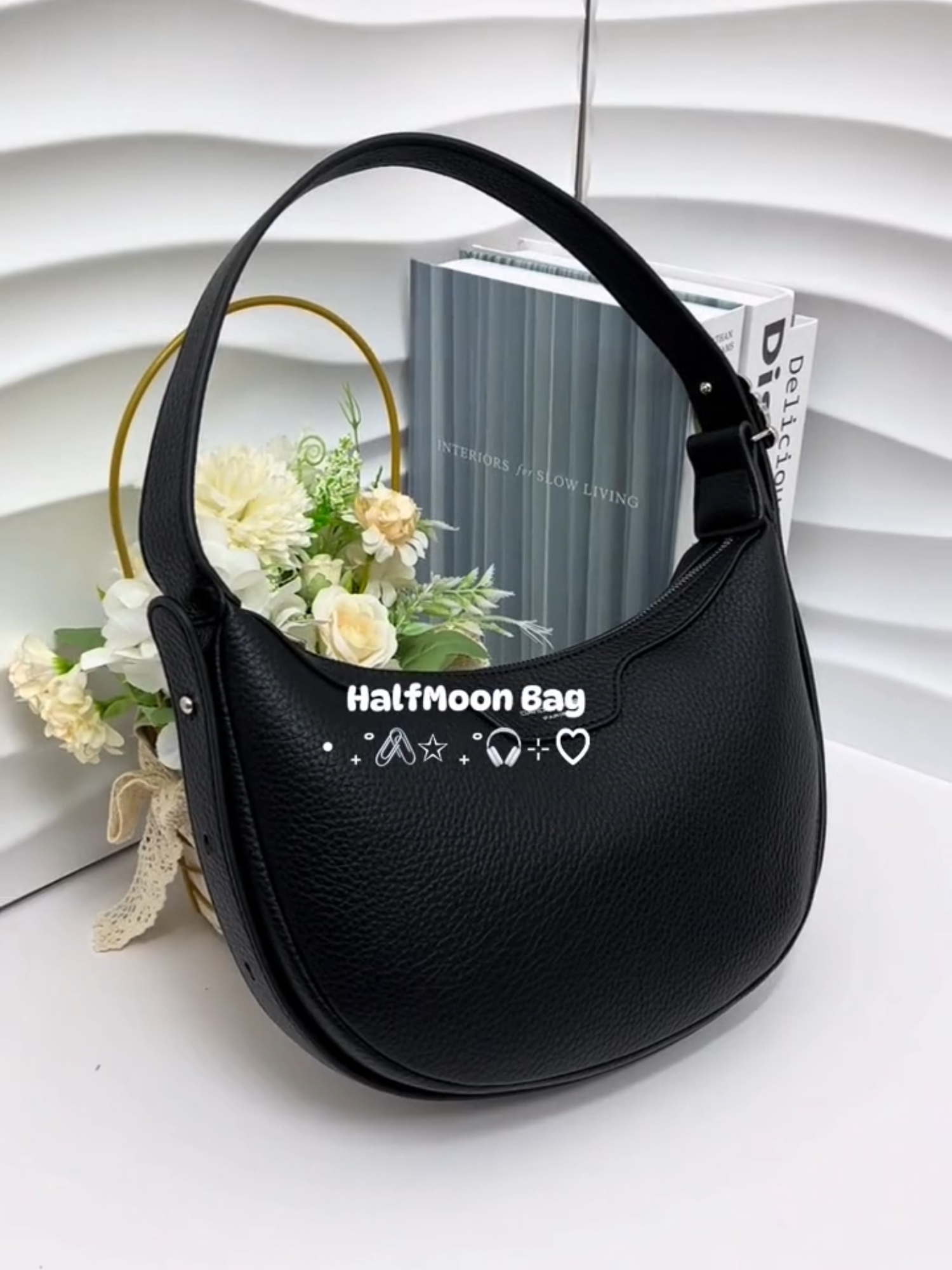 Kat mana je lagi nak cari halfmoon bag viral?? Halfmoon Bag daripada David Jones lah. Tunggu apa lagi, GRAB DI BEG KUNING SEKARANG TAU!! #davidjones #davidjonesparis #handbagwanita #handbagcollection #fashion #handbag