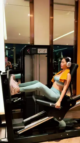 Gym မဆော့ဘဲ Gym ဆော့လို့လှတယ်ထင်နေကြလို့ ပိုလှအောင် Gym စဆော့ပြီနော် 😎😎😎 အမိုက်စားပြောင်းလဲမှုလေး ဆက်စောင့်ကြည့်ပေး 🤭🤭🤭 #คนไทยรู้ทัน #TikTokกินเที่ยว #tiktokthailand🇹🇭 #ထက်ထက်ထွန်း #myanmaractress #myanmargirl #htethtethtun #thaigirl #fpy #tranding #thailand🇹🇭 #beauty #gym #realfitness #bodybuilding @Eric Eric 