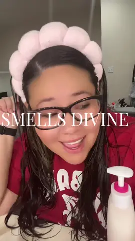 This is not an ad..it just quite literally smells that AMAZING!! Like eos..what is in this!? Doesn’t even matter! Fantasic! Gimmie 14 of em!! 🍓🍰 #eos #eoslotion #eosproducts #strawberrydream #strawberrycheesecake #fy #foryou #MomsofTikTok #girlythings #smellssogood #musthaves 
