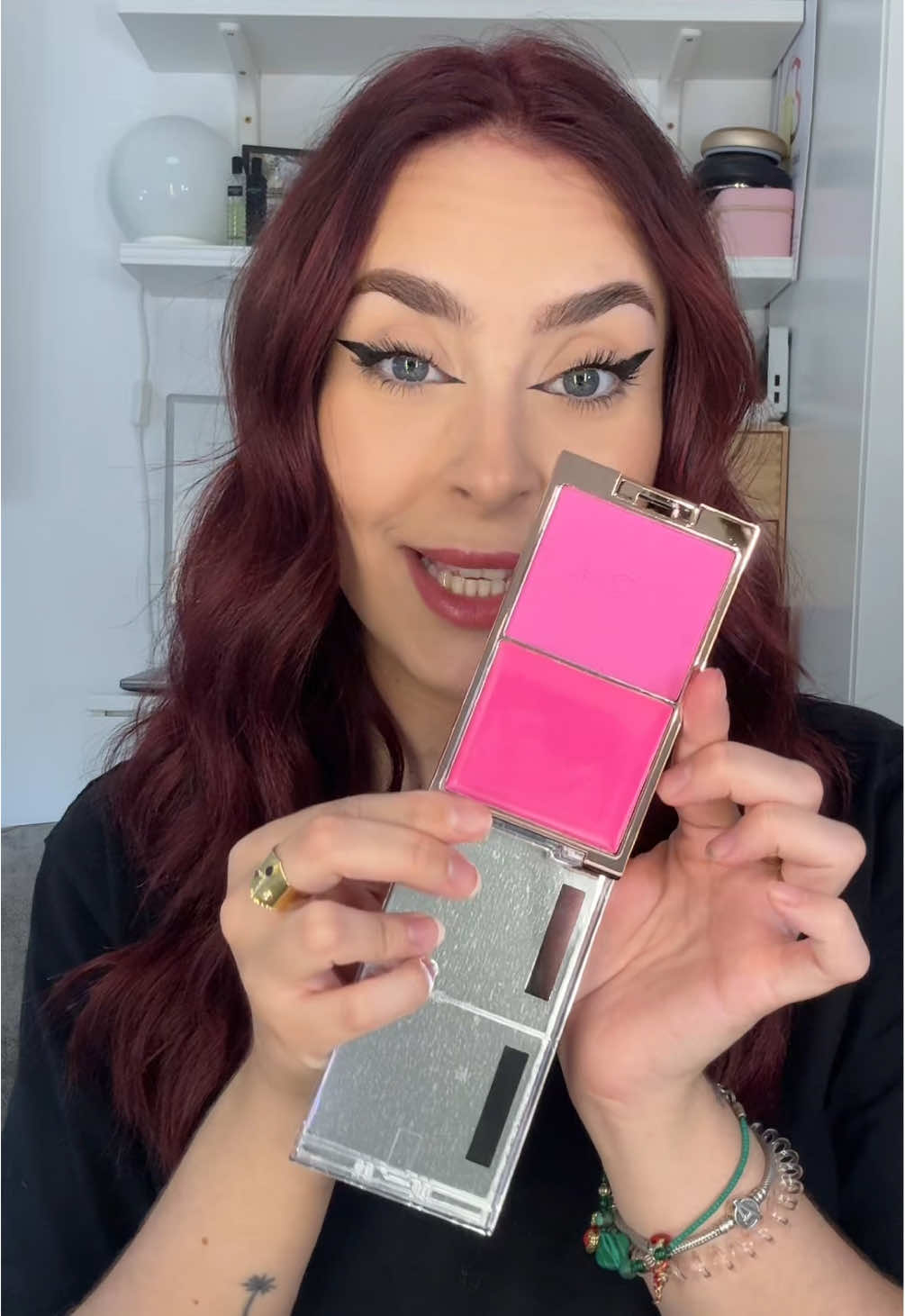 Amigxs CORRED a @Primark.es que solo vale 4€!! 💕@Rocio @Milana🦋 #makeup #patricktadupe #greenscreen #primark #primarkmakeup #novedadesprimark  #maquillajelowcost #patricktashesadoll #dupes #dupesmaquillaje #dupesmakeup #maquillajequerecomiendo 