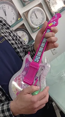 Guitarra da Barbie com microfone.😍💖Por apenas: R$ 160,00Obs: o microfone sai o som da sua voz.
