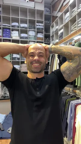 Um pouco da rotina na nossa loja no Brás. Trabalhamos no atacado e no varejo ☑️ Me conta ai nos comentários qual look vice mais gostou! #modamasculina #polotricot #CamisaSlim 