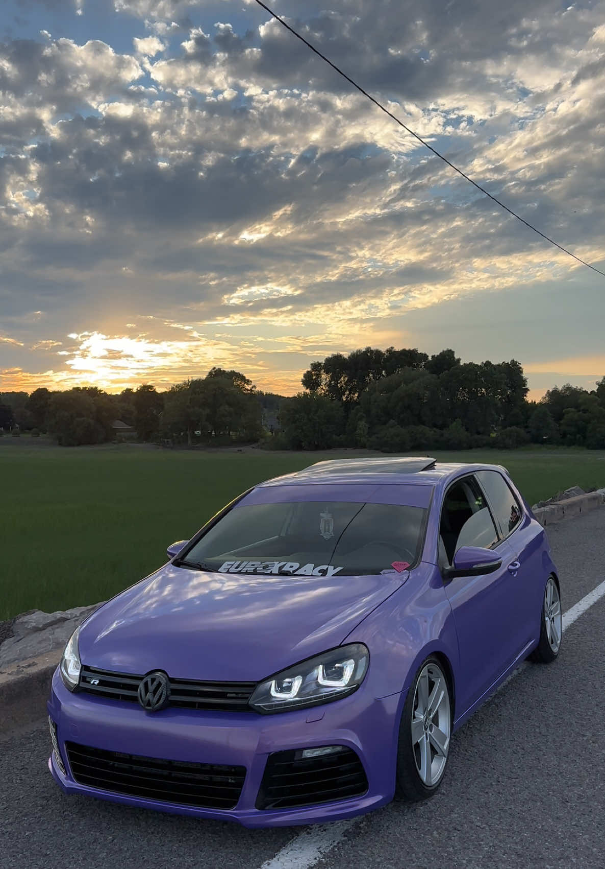 Coucher de soleil🌅#foryoupage #fyp #tiktok #cars #volkswagen #vw #vwgolf #ladiesonwheels #carsoftiktok #carsmodified #purple #mauve #vwgirls #golfmk6 #vwgolfmk6 #pourtoi #sunset @Ladies On Wheels 💎