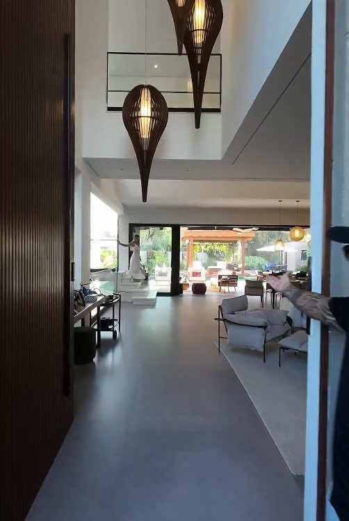 A look inside this beautiful  Modern house ✨🏡  By @ fabioferreirarivierafull  #Home #luxuryhome #dreamhomes #realestate #house #hometour #housetour #foryou #foryou #fyp #luxuryrealestate #newhouse #luxurylife #luxury #brazil 