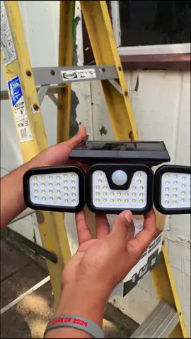 Solar wall lamp