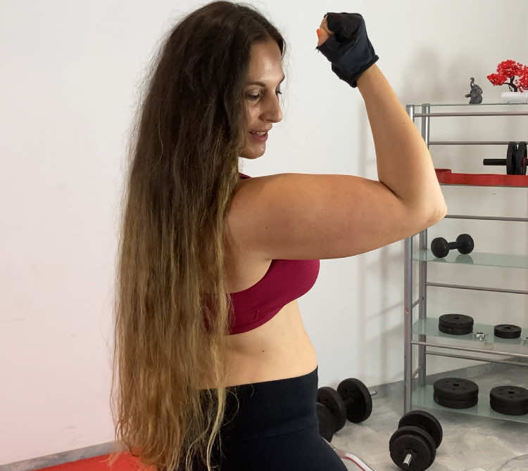 Start again with training😅 is a long way but never give up🥹  #bicepsworkout #biceps #workout #stronggirl 