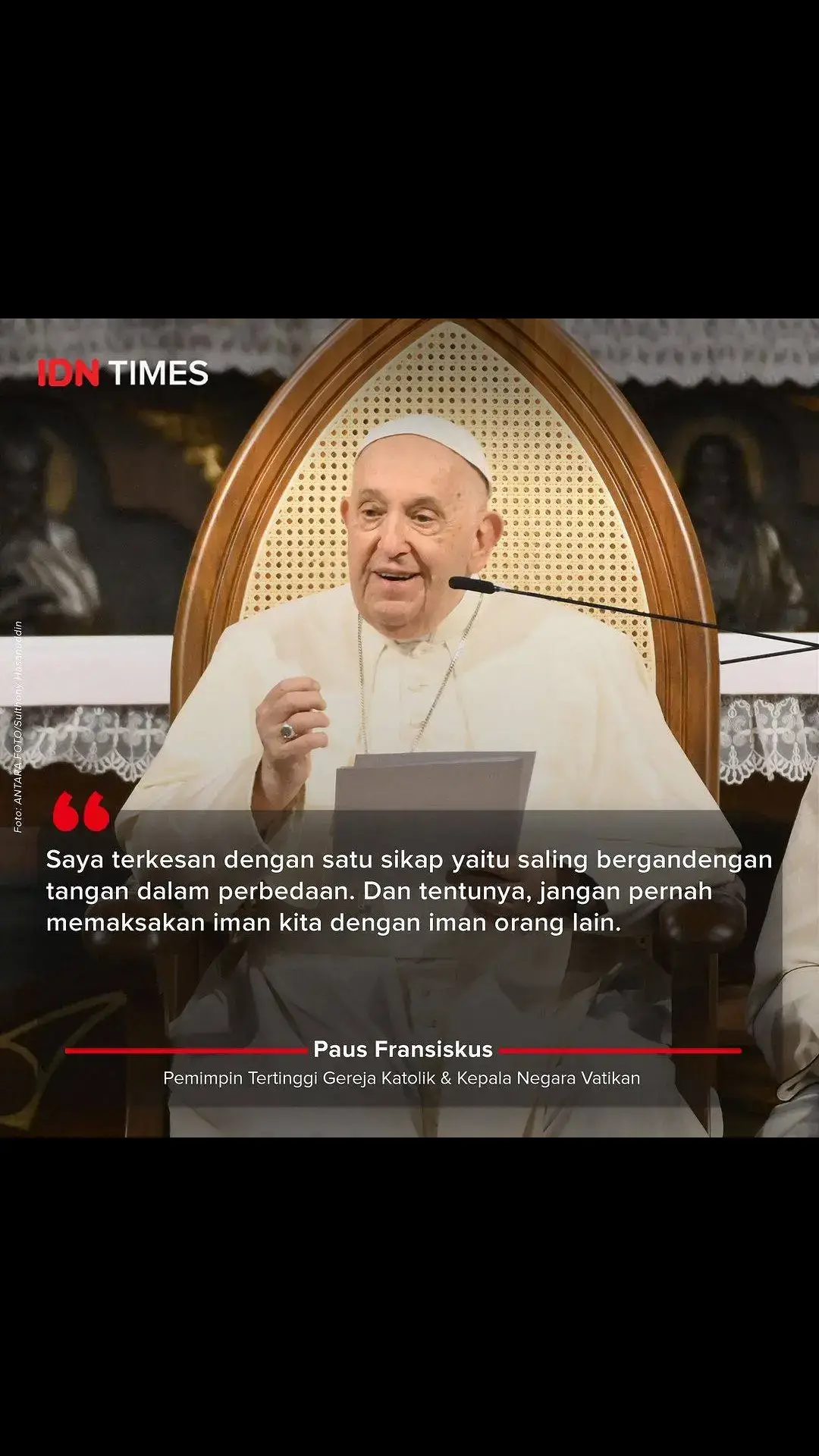 Paus Fransiskus, menemui sekitar 200 pelajar Indonesia di Grha Pemuda, kawasan Gereja Katedral Jakarta, sore ini, Rabu (4/9). Sebanyak 200 pelajar Indonesia ini tergabung dalam Gerakan Pendidikan GLobal Scholas Occurentes. Uniknya, gak semua dari kaum muda ini beragama Katolik maupun Kristen. Tetapi mereka terdiri dari berbagai agama, termasuk Islam di mana kaum muda perempuan menggunakan hijab. Ketika di Katedral, Paus Fransiskus mengaku terkesan dengan keberagaman Indonesia selama ia berada di Jakarta. Hal ini ia angkat ketika melakukan pertemuan dengan para uskup, imam, diakon, seminaris dan katekis di Gereja Katedral, sore tadi. 🤍🤍🤍 *Ikuti perkembangan berita seputar Paus Fransiskus di IDN Times https://bit.ly/PausFransiskus-ig atau klik link di bio #idntimes #idntimesnews #tiktoknews #tiktokberita #pausfransiskus #pausfransiskuskeindonesia 