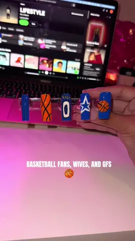 Definitely wearing these to the season opener 🥹🏀 • • • • • • • • • ##pressonnails##pressonnailset##nailtech