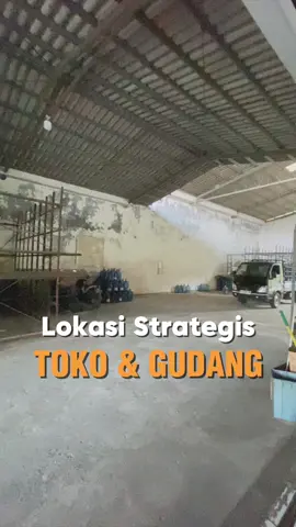 Ada tokonya, ada gudangnya, dan masih ada space tanah yang luas 😱 ✅ Hanya 4.5 km ke Pusat Salatiga ✅ Lokasi di pinggir jalan raya ✅ Luas 1.520 m² Kapan lagi coba punya properti yang paket komplit gini? 🤩 Yuk, langsung hubungi kami ya! WhatsApp: 085102115885 #xaviermarks #xaviermarkssemarangkota #realestatelife #realestateagent #cariproperti #jualproperti #propertisalatiga #tokosalatiga #jualtokosalatiga 