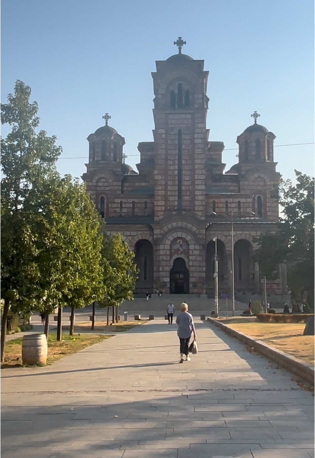 “The sun rose above St Mark’s chruch, cleaners in yellow washed the streets, couples from the park dragged themselves home, we gave each other what we had” - Bora Čorba (Đorđević) was the epitome of a burnt out rocker and also a typical Tašmajdan Belgradian: he was from Čačak but wrote the best song about our neighbourhood, where he hung out in kafana Tašmajdan (now aseptic Ćevaplija). Whenever I would hear “Dobro Jutro” I was transported to Tašmajdan basking in golden light, but before it was done up the way it is now, with the “Rocket” at the kids playground and hungover tram drivers in front of JAT (now Air Serbia). Today is the first morning without Bora (who eventually moved to Ljubljana), but the sun over Tašmajdan will conjure the same lyrics for at least a few more decades… #tasmajdan #beograd #belgrade #palilula #boracorba #dobrojutro #ribljacorba 