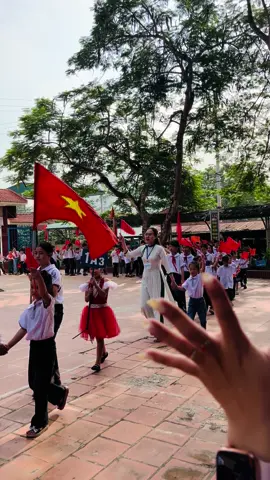 Chào mừng ngày hội “ Toàn dân đưa trẻ đến trường “ 🥰🥰🥰 Em là học sinh lớp 1.  #khaigiang #gvtieuhoc #hocsinhlop1 