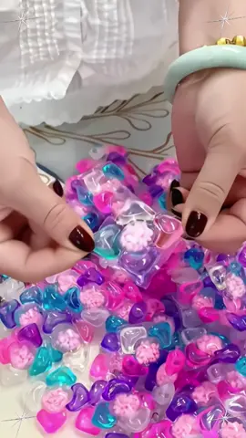 5 in 1 laundry capsule #tiktokshopsingapore #TikTokMadeMeBuyIt #tiktokshopfinds #goodthingshare #goodthingrecommendation #laundrycapsule #laundrypods