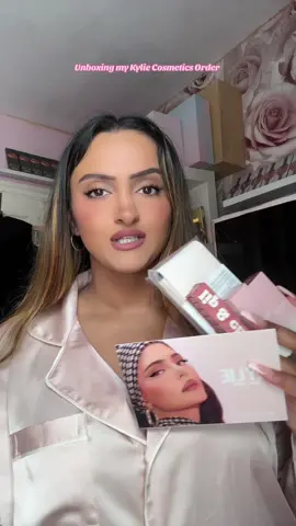 @Kylie Cosmetics whats going on with the lipkit holder!?🥲👀 #kyliejenner #kyliecosmetics #kylieskin #kyliecosmeticslipkit #kylieskinlipoil #kylieskindessertlipoils #kyliecosmeticsunboxing #kyliecosmeticslipkitholder #kyliecosmeticslipandcheekliptint #makeup #beauty #fyp #foryou #foryoupage #trending 