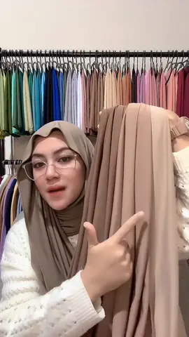 wajib punya di lemari minimal 3 warna sih ayaangg mumpung lagi diskon join live yaaaa #livehighlights #TikTokLIVE #LIVE 