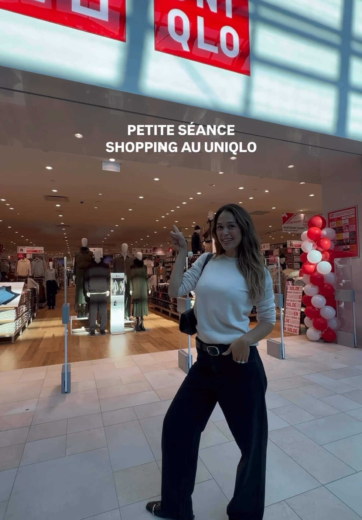 Le @UNIQLO Canada du @Royalmount est officiellement ouvert !! 🎀 Une petite séance shopping était de mise 🙊✨✨✨#uniqlocanada #lifewear #ad