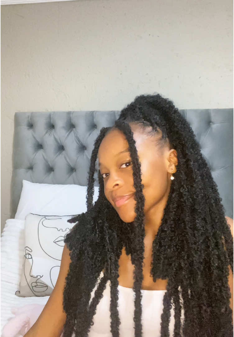 I’m in loveee with this hair!!!🤭#fyp #hair #locs #hairstylist #boipeloseremane #content #creator 