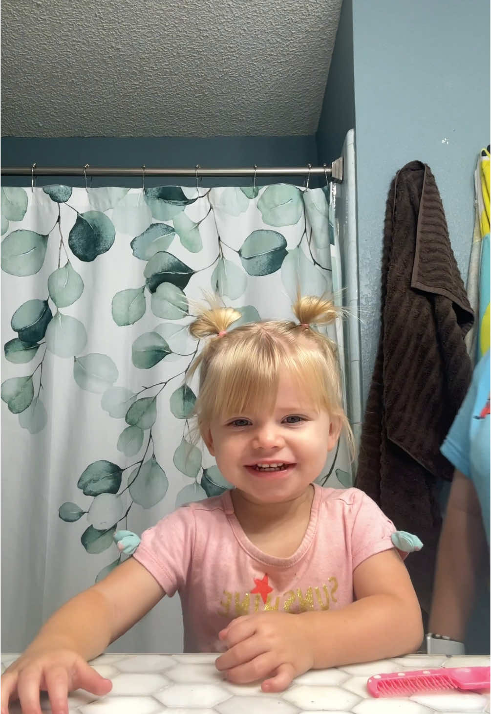 Space buns with viv #fypシ゚viral #MomsofTikTok #girls #hairstyle #tiktokcreator #tiktokshop #viralvideo 